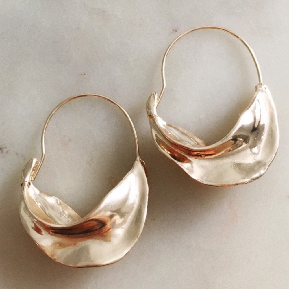 ✨3/$38 New Anthropologie Fulani Twist Hoop Earrings ~ Crescent Hoops Metallic - Picture 4 of 14
